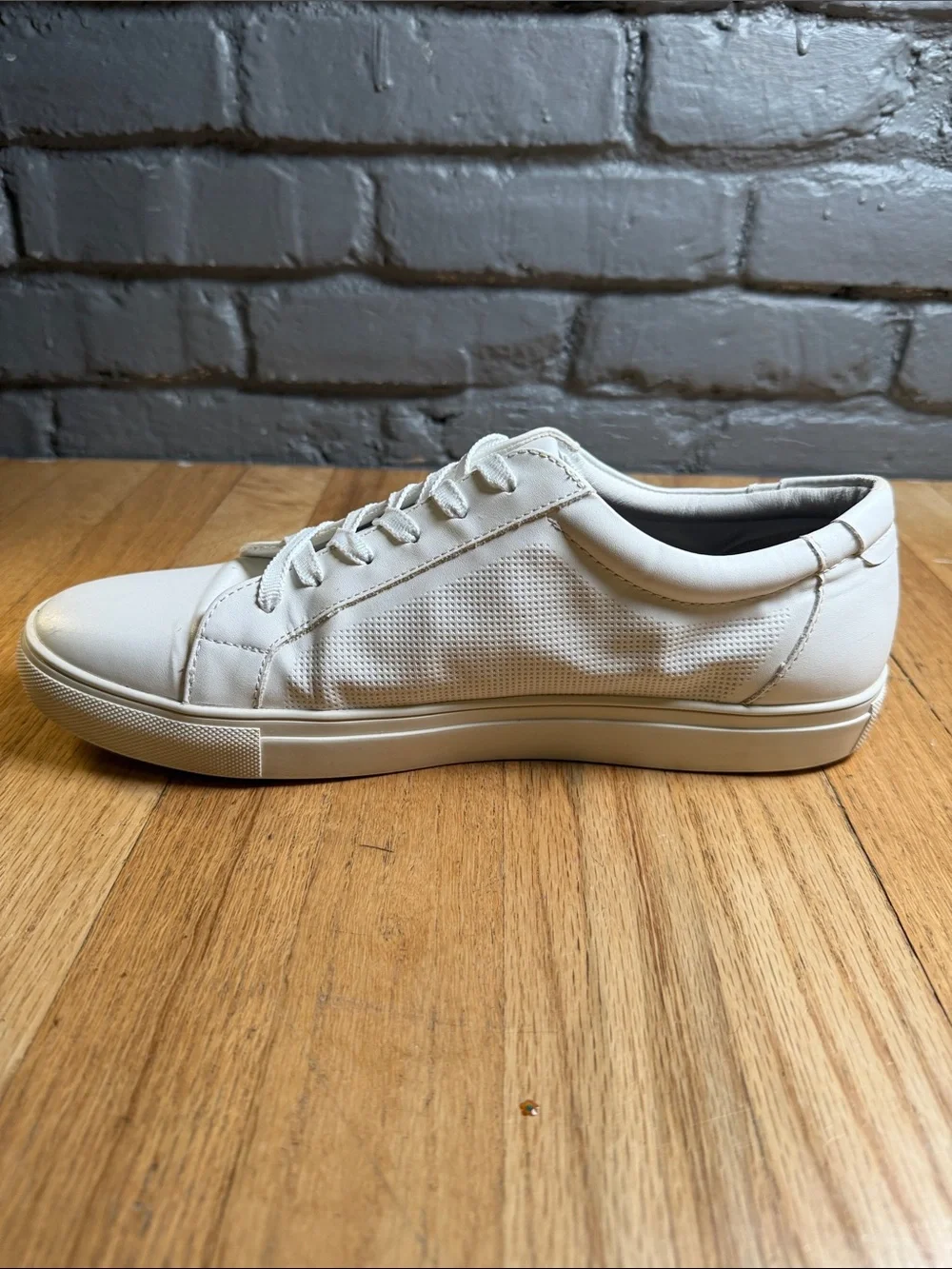 Minimalist Men’s White Leather Low-Top Sneakers